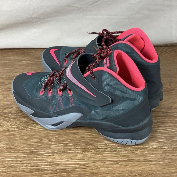 Nike LeBron Zoom Soldier 8 GS Dark Grey Pink Basketball Shoes Size 7Y - Picture 6 of 13